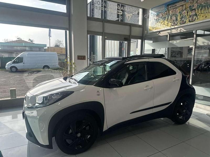 Usata Toyota Aygo X Lounge 72 CV (52 kW) 2025 Bianco SUV