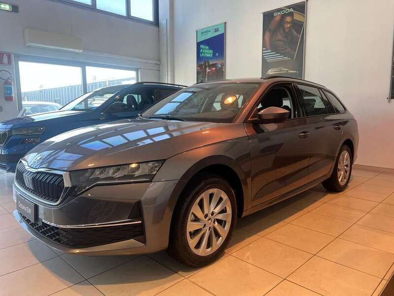 Usata Skoda Octavia Executive 150 CV (110 kW) 2024 Grigio Station wagon