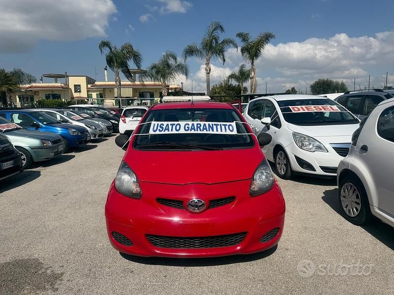 Usata Toyota Aygo 68 CV (50 kW) 2011 Rosso Utilitaria