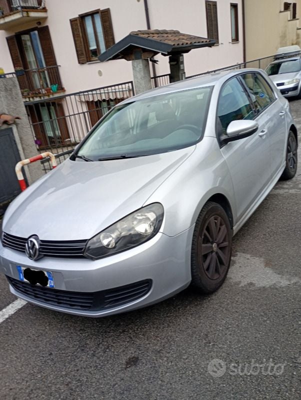Grigio Usata 2011 VW Golf VI Tre volumi | 3800 € (Super prezzo) - Immagine 1/4