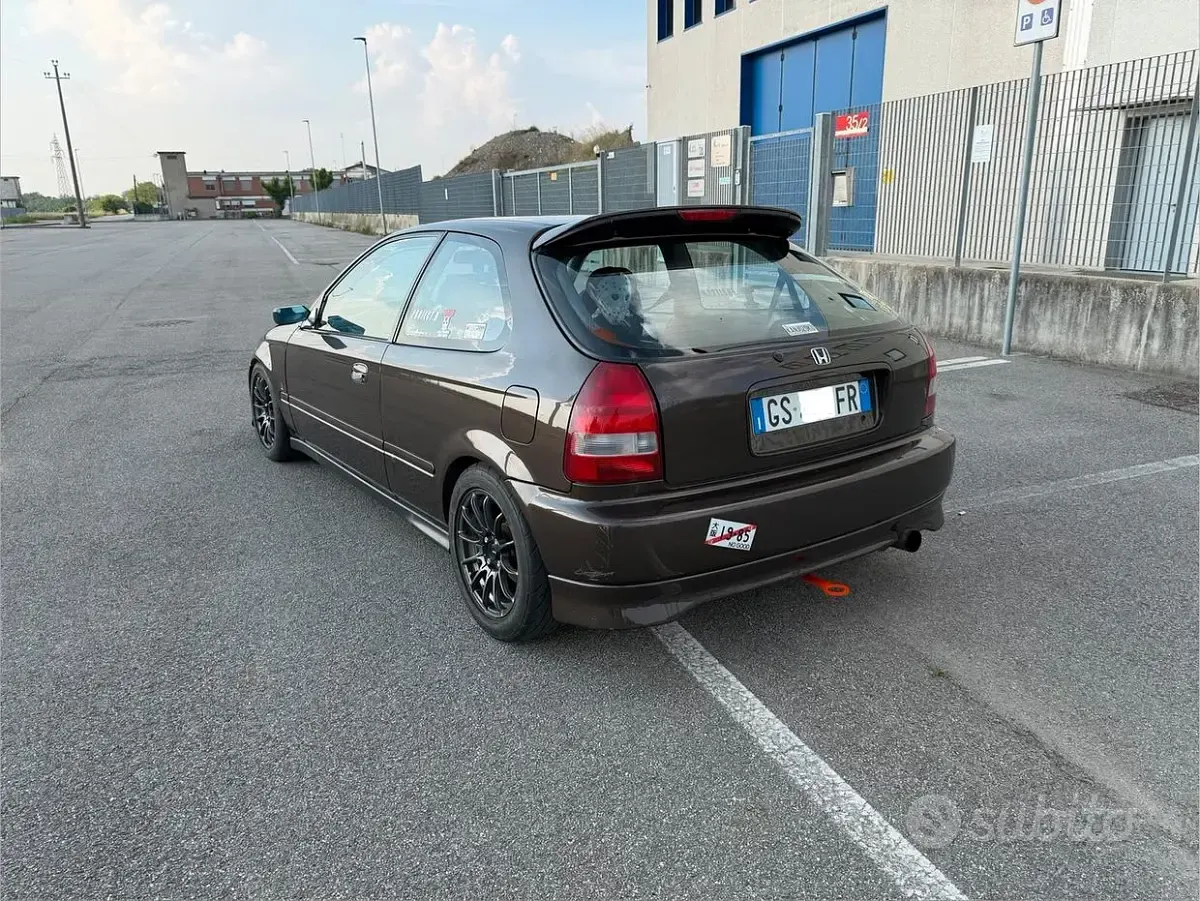 Usata Honda Civic 114 CV (83 kW) 1999 Marrone Utilitaria