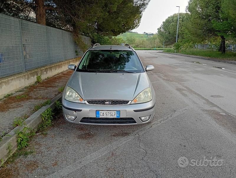 Usata Ford Focus Ghia 116 CV (85 kW) 2002 Grigio Station wagon