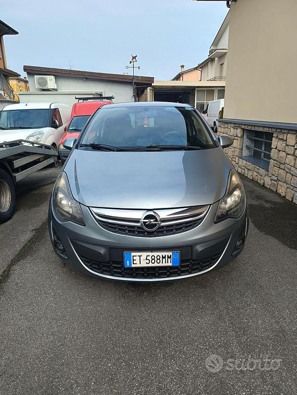 Usata Opel Corsa 75 CV (55 kW) 2014 Utilitaria
