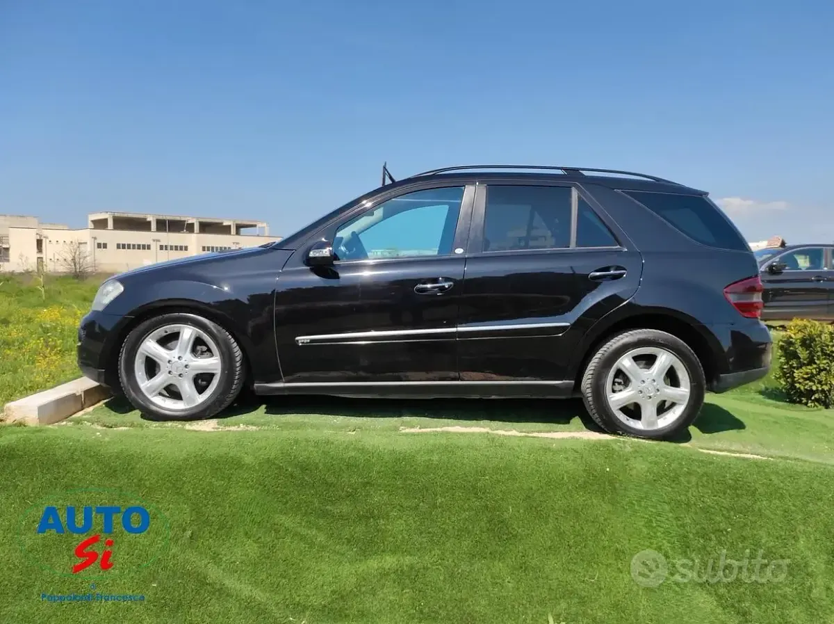 Usata Mercedes ML320 225 CV (165 kW) 2007 Nero SUV