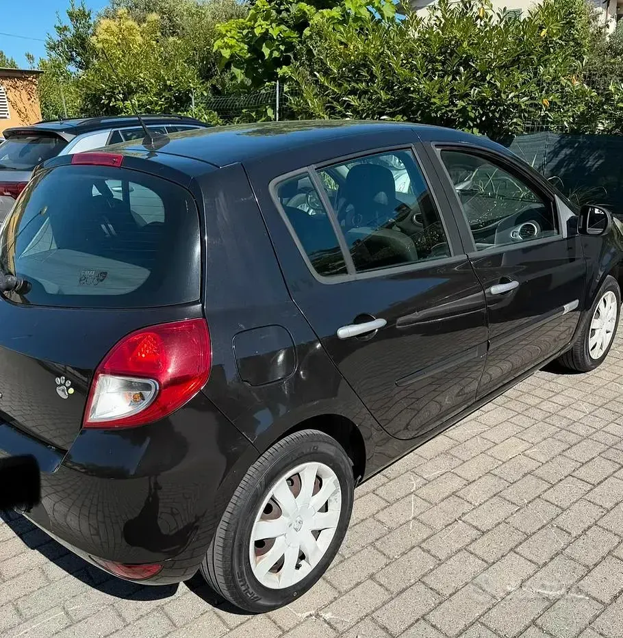 Usata Renault Clio 75 CV (55 kW) 2011 Nero Utilitaria