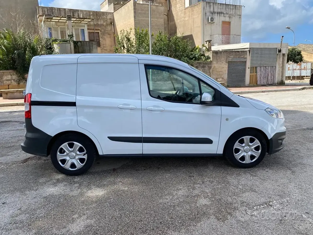 Usata Ford Tourneo Courier 75 CV (55 kW) 2015 Bianco Monovolume