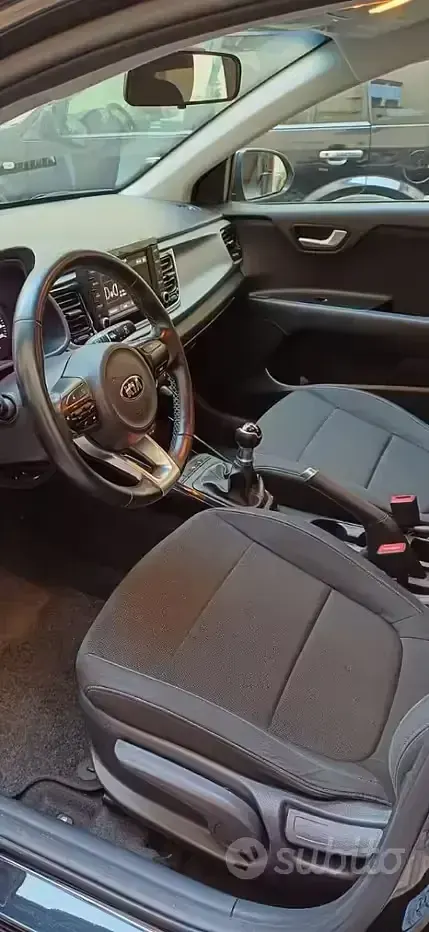 Usata Kia Rio 84 CV (61 kW) 2019 Nero Berlina