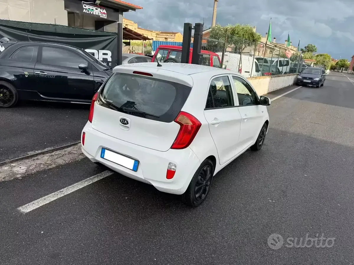 Begagnad Kia Picanto 67 HK (49 kW) 2014 Vit Halvkombi