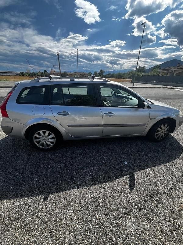 Grigio Usata 2006 Renault Mégane II Due volumi | 1300 € (Cara) - Immagine 1/4
