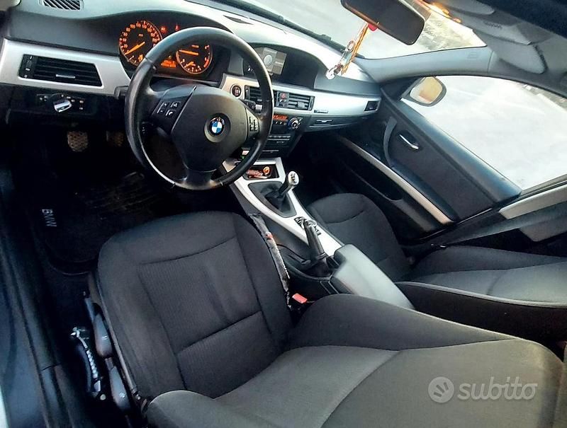Usata BMW 318 143 CV (105 kW) 2009 Grigio Berlina