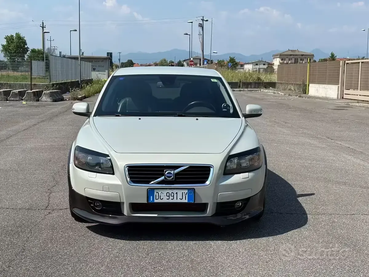 Usata Volvo C30 Summum 220 CV (161 kW) 2006 Bianco Utilitaria
