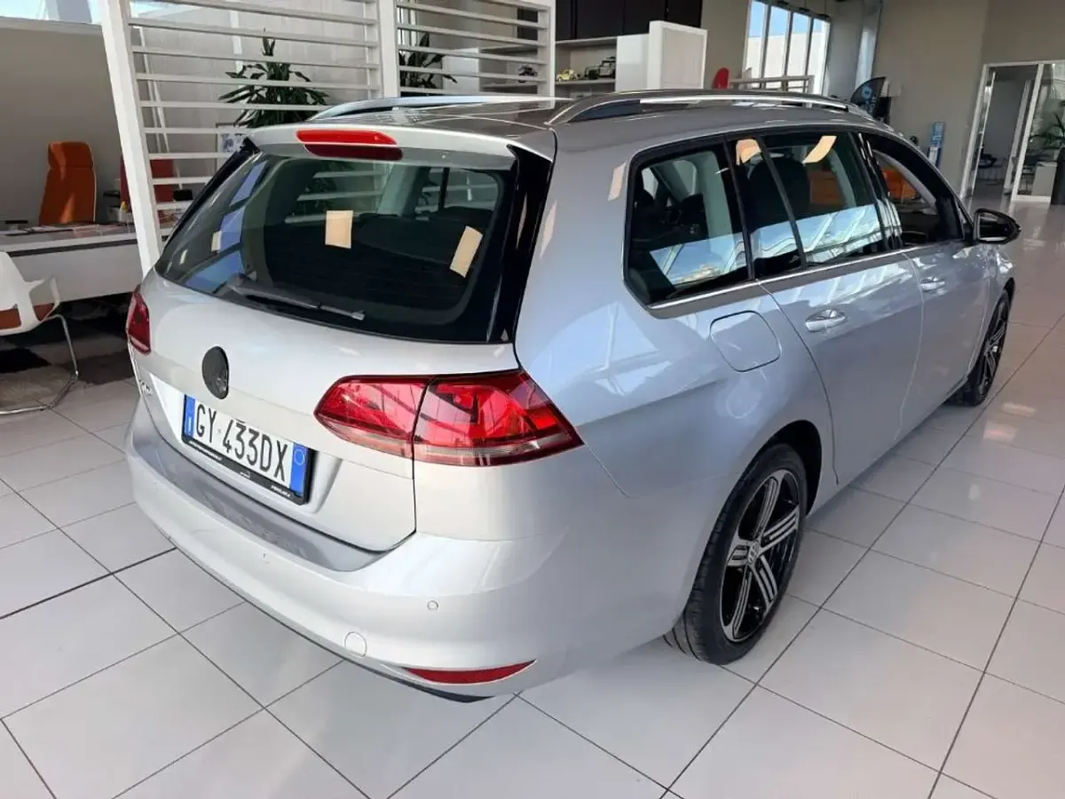 Usata VW Golf VII Highline 110 CV (80 kW) 2015 Argento reflex metallizzato Station wagon