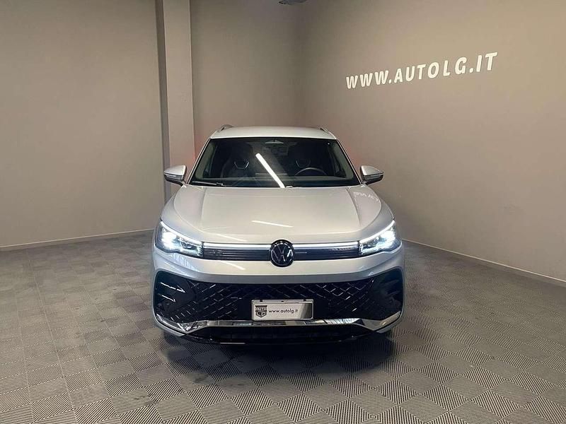 Usata VW Tiguan R-line 150 CV (110 kW) 2024 Argento SUV