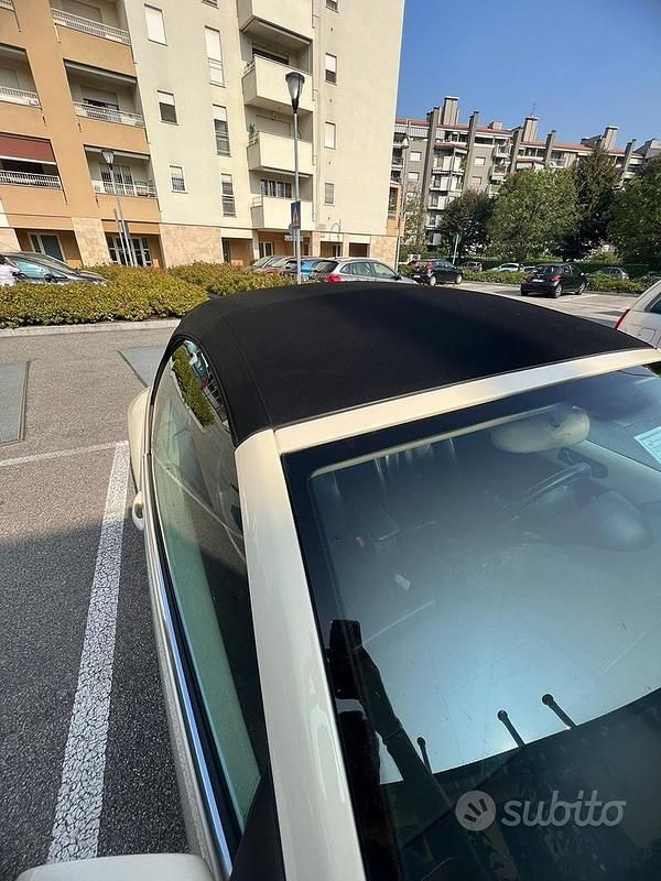 Usata VW New Beetle 105 CV (77 kW) 2007 Bianco Utilitaria