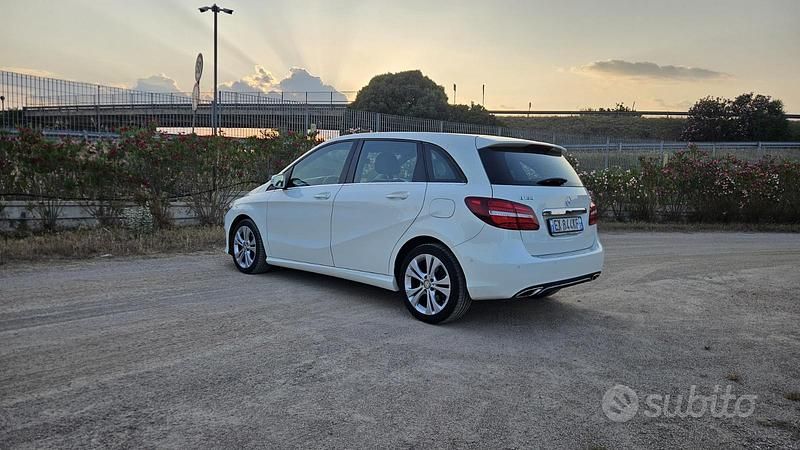 Usata Mercedes B180 2015 Bianco Monovolume