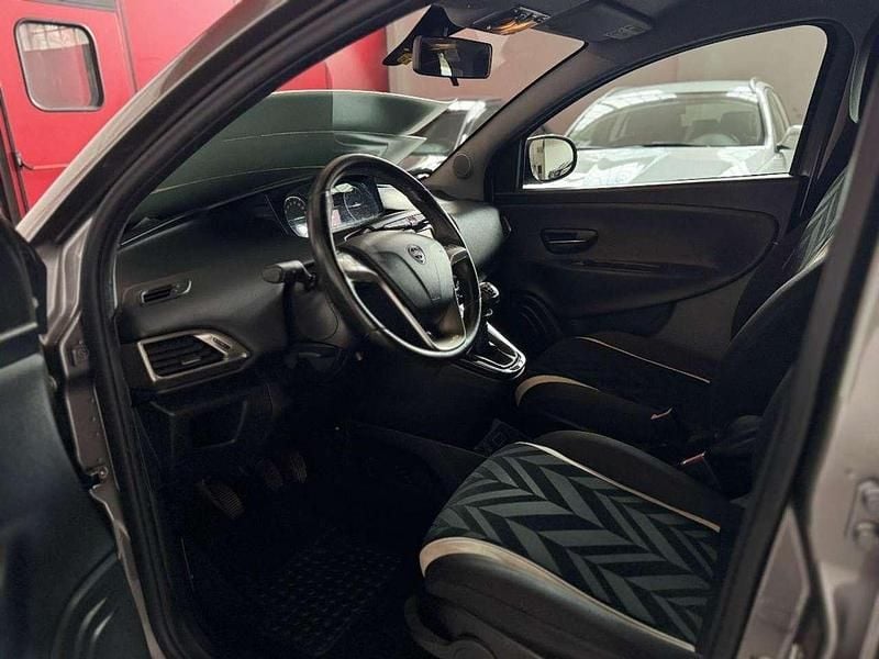 Usata Lancia Ypsilon Platinum 69 CV (50 kW) 2018 Nero Utilitaria