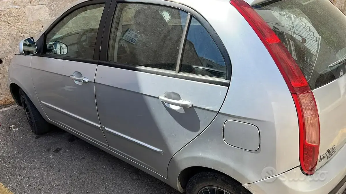Usata Tata Indica 75 CV (55 kW) 2010 Grigio Berlina