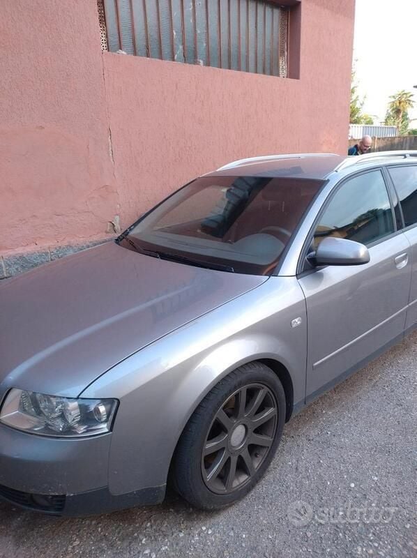 Begagnad Audi A4 170 HK (125 kW) 2003 Grå Kombi