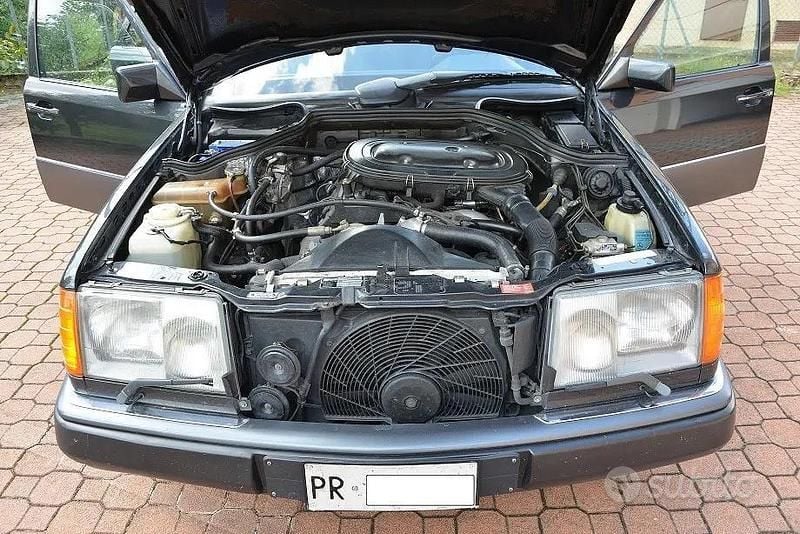 Usata Mercedes 200 122 CV (89 kW) 1990 Nero Station wagon