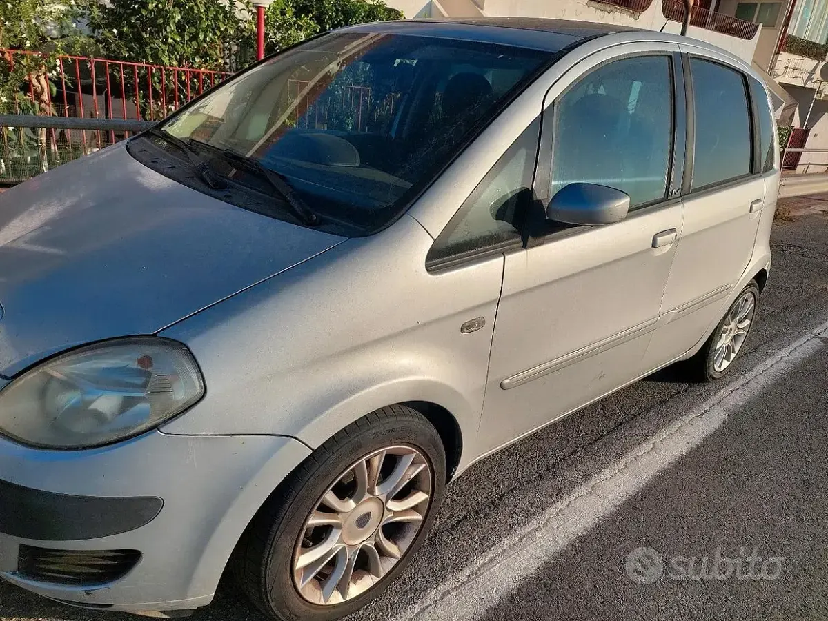 Usata Lancia Musa 69 CV (50 kW) 2005 Grigio Monovolume