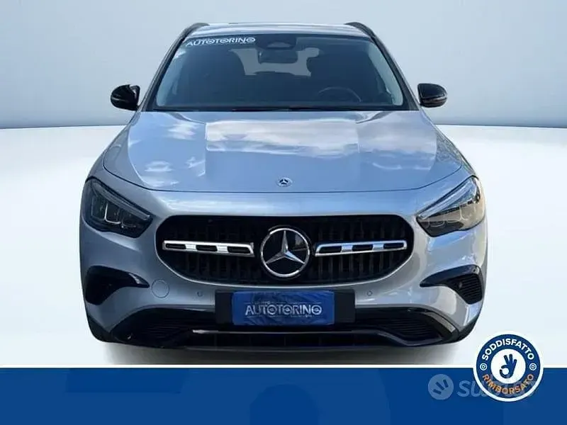 Käytetty Mercedes GLA180 Advanced 116 HP (85 kW) 2025 Harmaa Katumaasturi