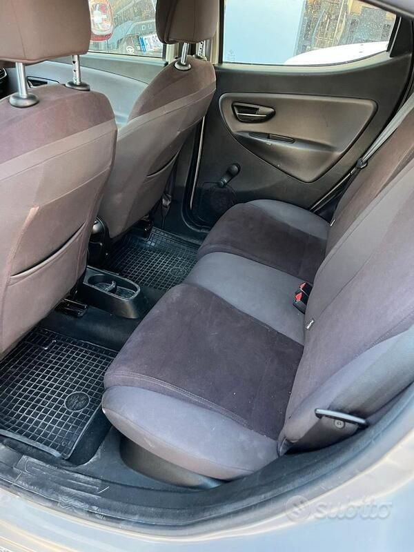 Usata Lancia Ypsilon 60 CV (44 kW) 2013 Utilitaria