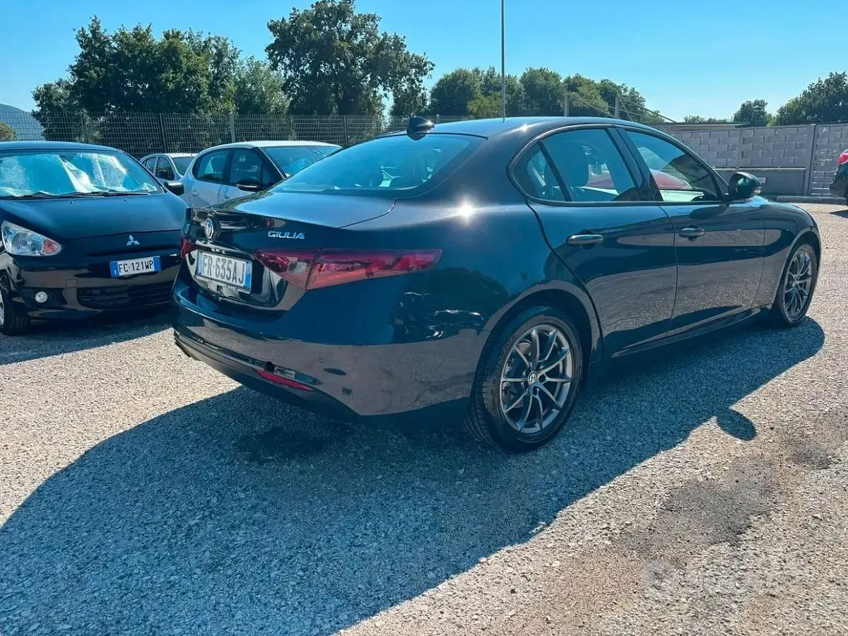 Usata Alfa Romeo Giulia 150 CV (110 kW) 2018 Grigio Berlina