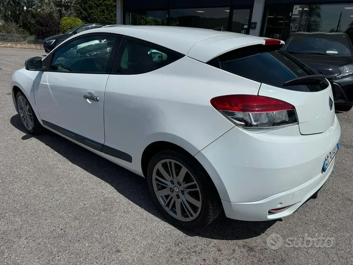 Usado Renault Mégane GT Line GT-Line 110 CV (80 kW) 2011 Blanco Coupe