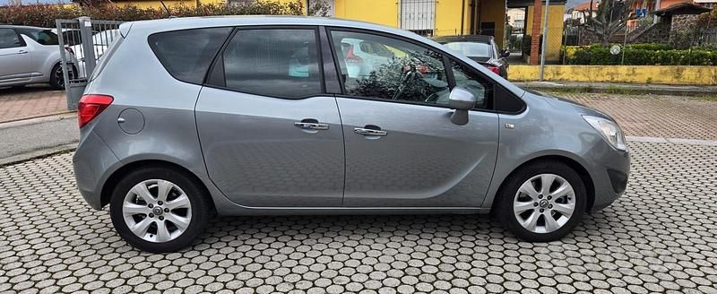 Usata Opel Meriva Cosmo 140 CV (102 kW) 2010 Grigio Monovolume