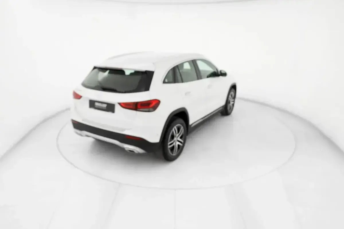 Usata Mercedes GLA200 150 CV (110 kW) 2022 Bianco SUV