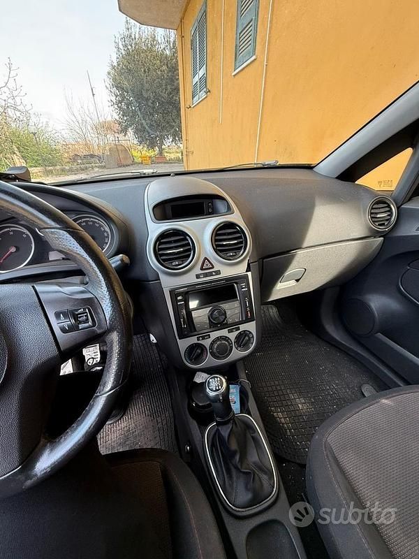 Usata Opel Corsa 90 CV (66 kW) 2009 Nero Utilitaria