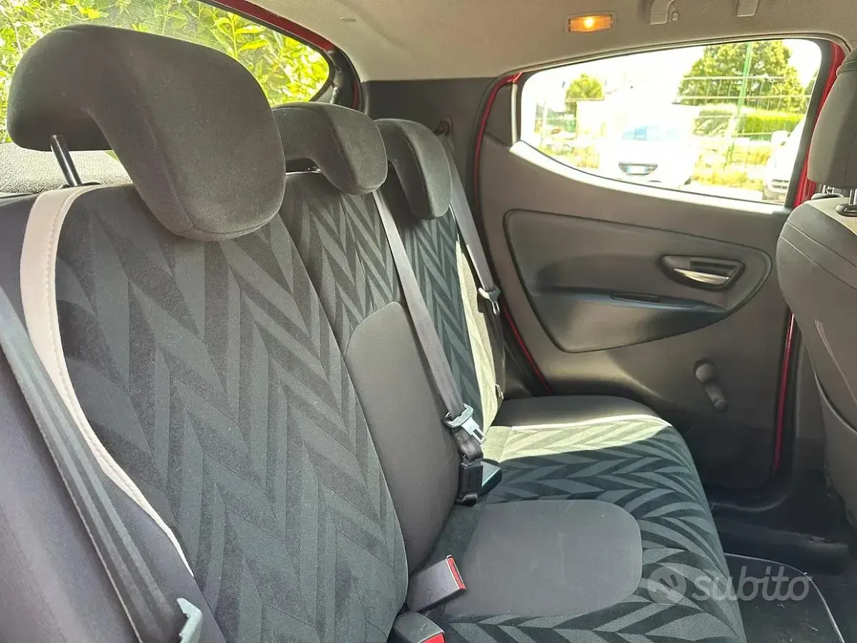 Usata Lancia Ypsilon 69 CV (50 kW) 2016 Rosso Utilitaria