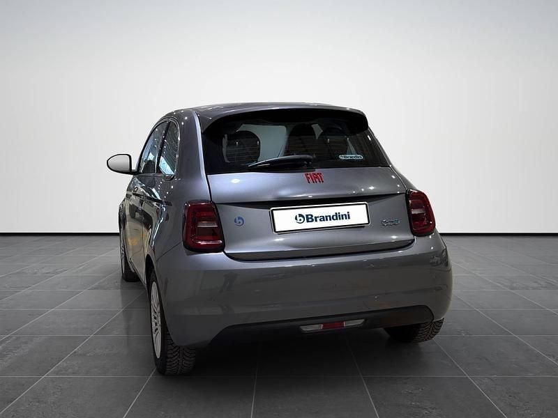 Gebraucht Fiat 500e Red 69 kW (95 PS) 2022 Grau Kleinwagen