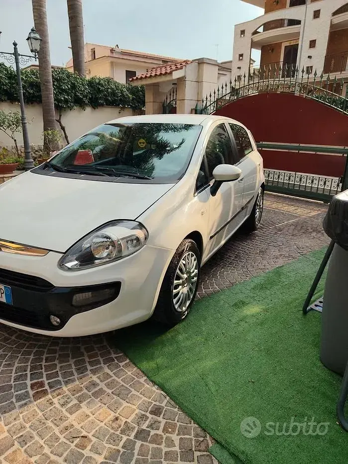 Usata Fiat Grande Punto 77 CV (56 kW) 2012 Bianco Utilitaria