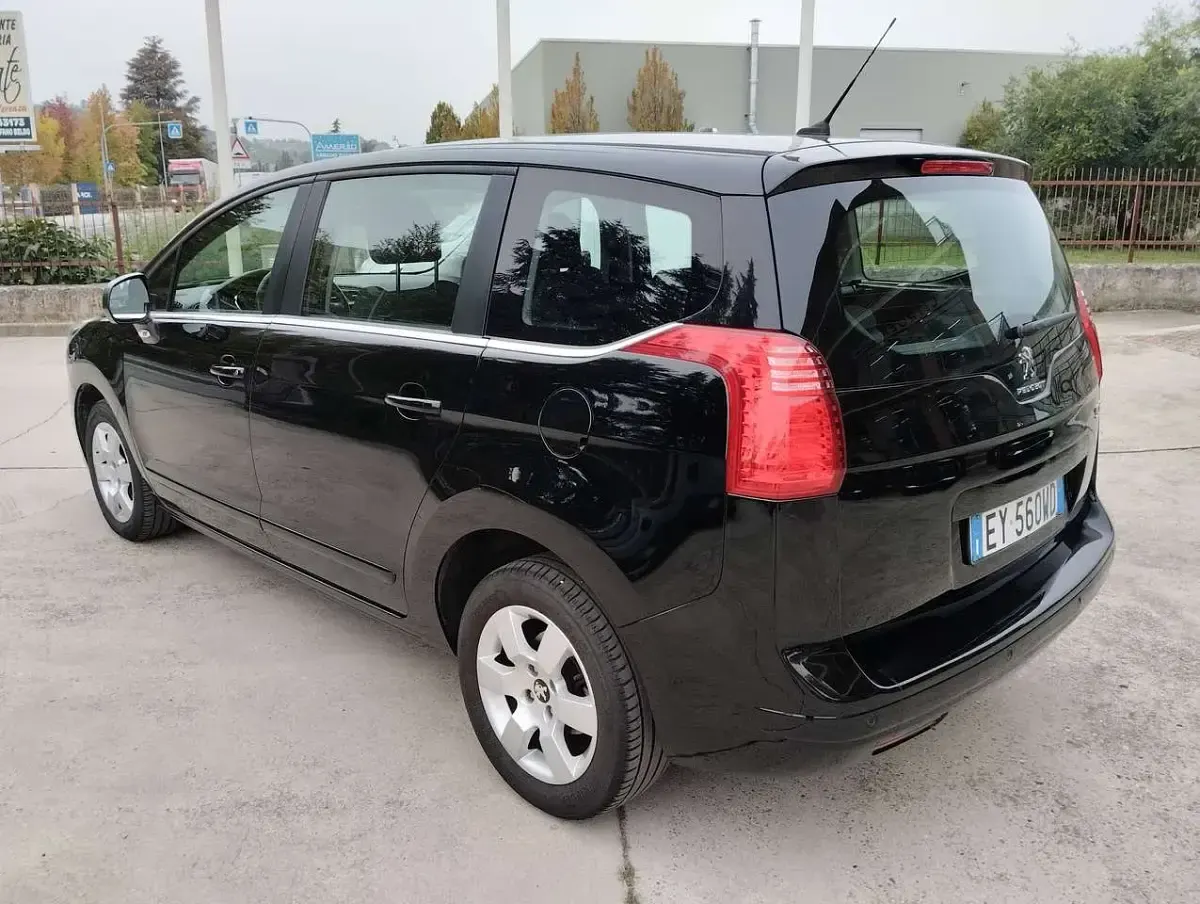 Usata Peugeot 5008 Active 114 CV (83 kW) 2015 Nero Monovolume