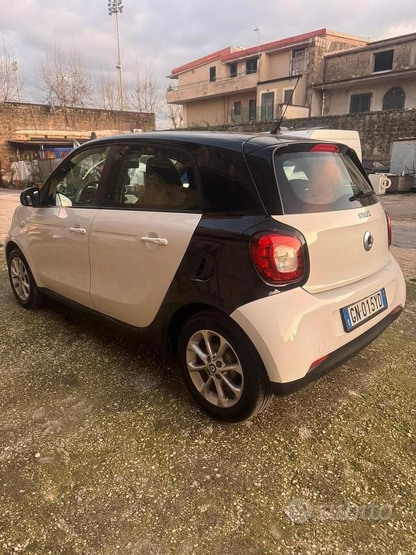 Begagnad Smart ForFour 90 HK (66 kW) 2016 Vit Halvkombi