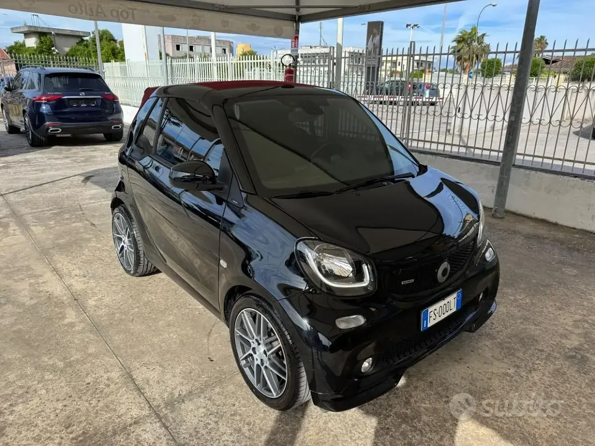 Usata Smart ForTwo Cabrio Brabus 109 CV (80 kW) 2017 Nero Cabrio