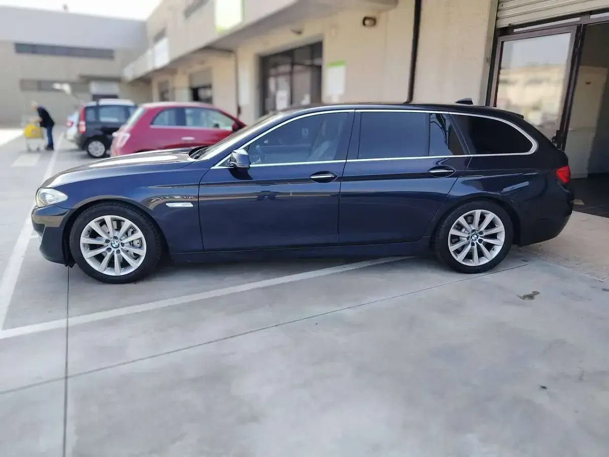 Usata BMW 525 218 CV (160 kW) 2011 Blu/azzurro Berlina