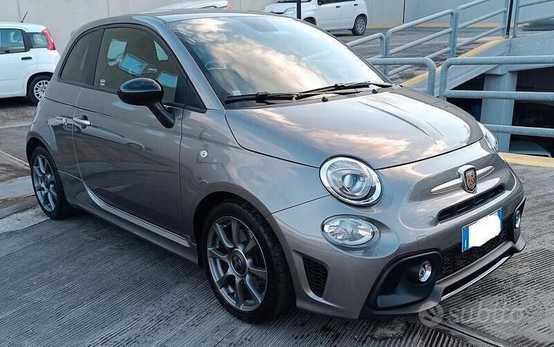 Grigio Usata 2023 Abarth 595 Due volumi | 21.950 € (Buon prezzo) - Immagine 1/4