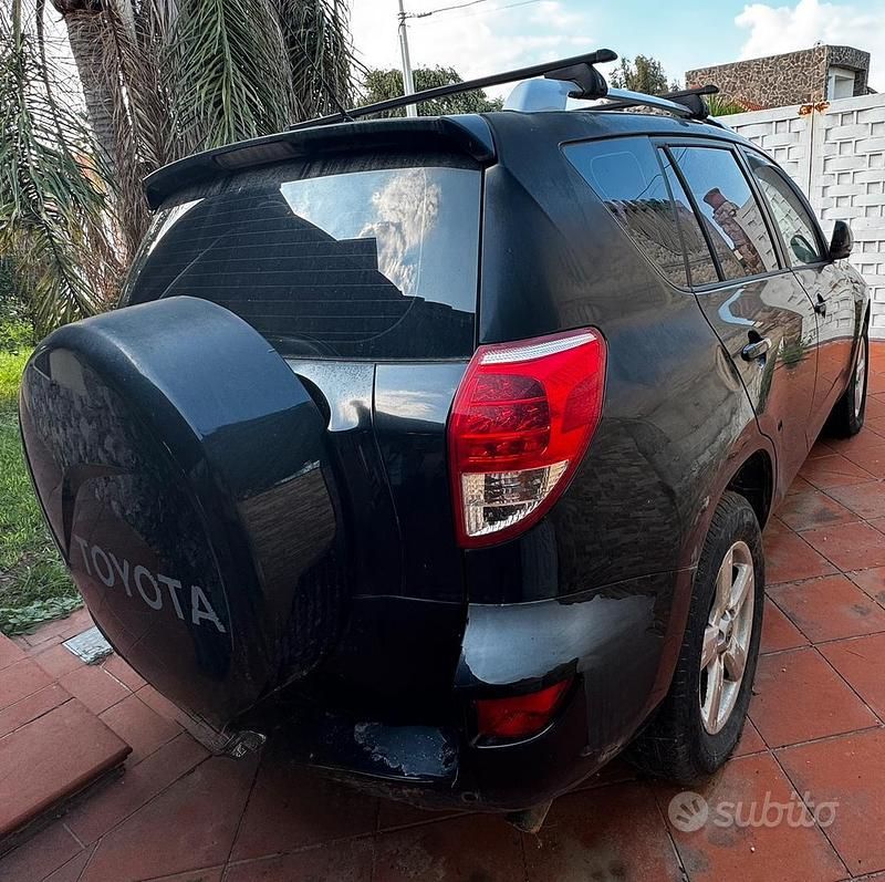 Usata Toyota RAV4 136 CV (100 kW) 2007 Nero SUV