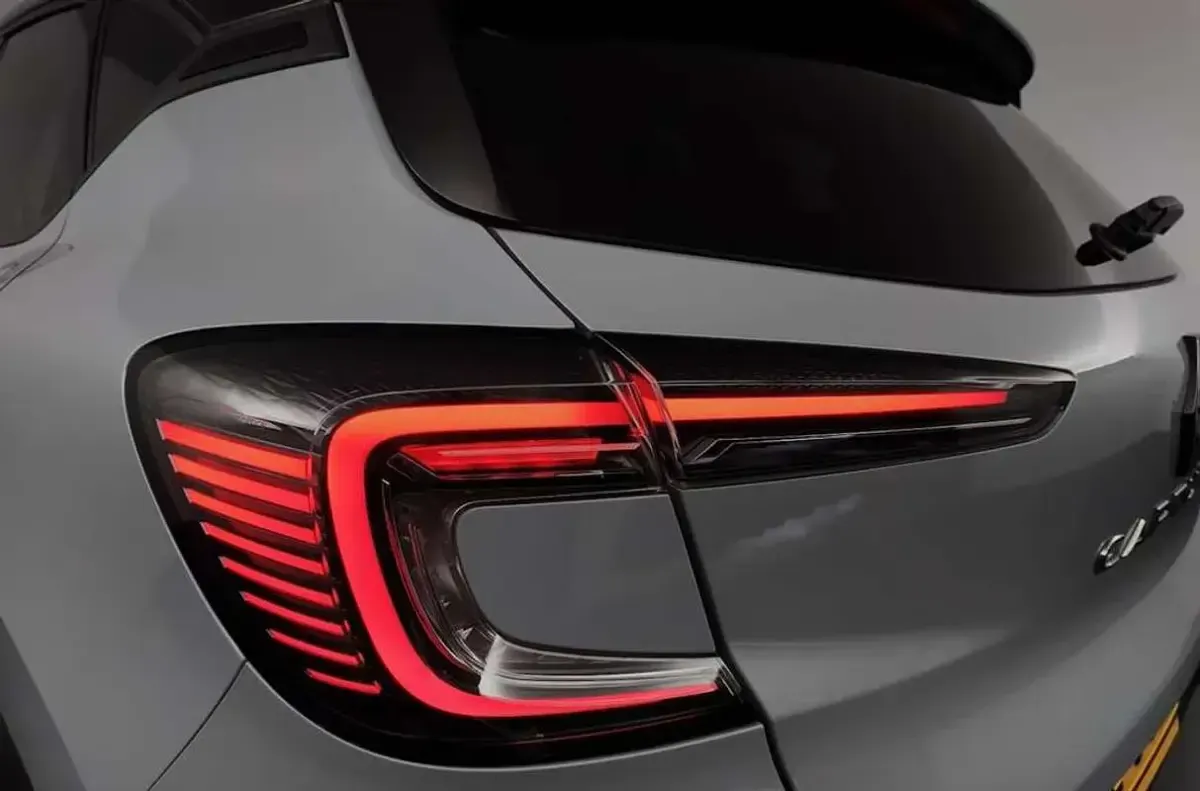 Usata Renault Captur Techno 91 CV (66 kW) 2024 Argento SUV