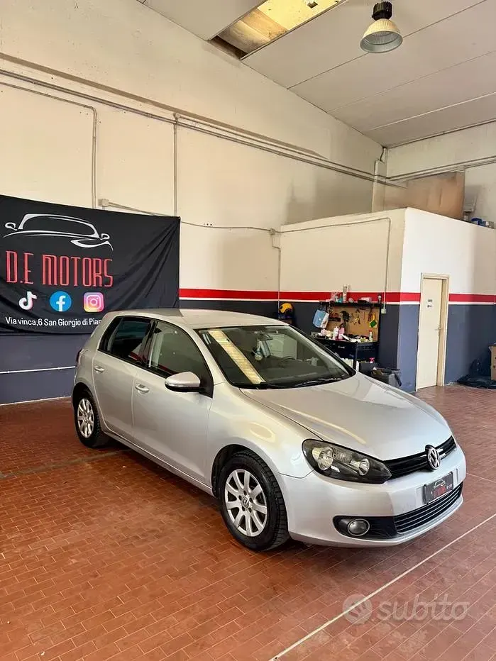 Usado VW Golf VI Comfortline 102 CV (75 kW) 2010 Gris Utilitario
