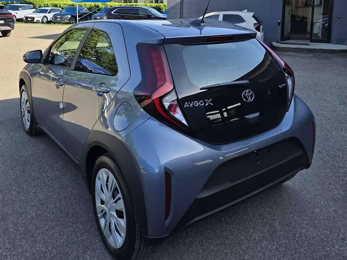 Nuova Toyota Aygo X 92 CV (67 kW) 2026 Black met SUV