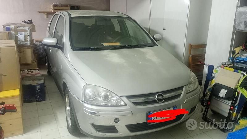Grigio Usata 2006 Opel Corsa Due volumi | 2000 € (Buon prezzo) - Immagine 1/4