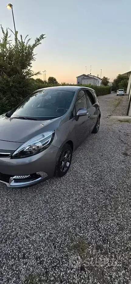 Usata Renault Scénic III XMOD 110 CV (80 kW) 2014 Grigio Monovolume