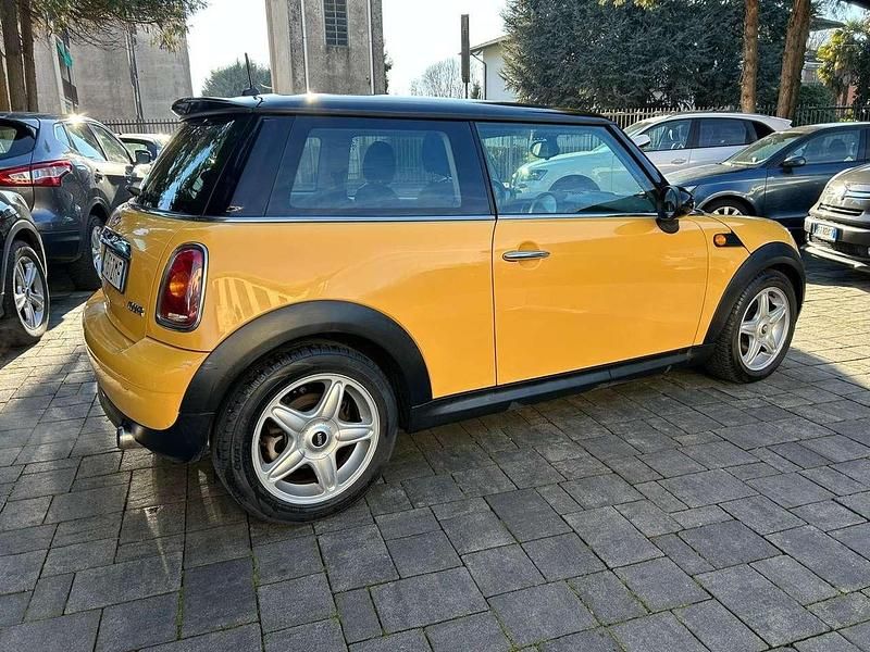 Begagnad Mini Cooper Salt 120 HK (88 kW) 2008 Gul Halvkombi