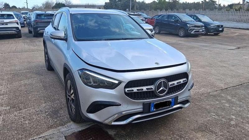 Usata Mercedes GLA200 Advanced Plus 150 CV (110 kW) 2023 Argento SUV