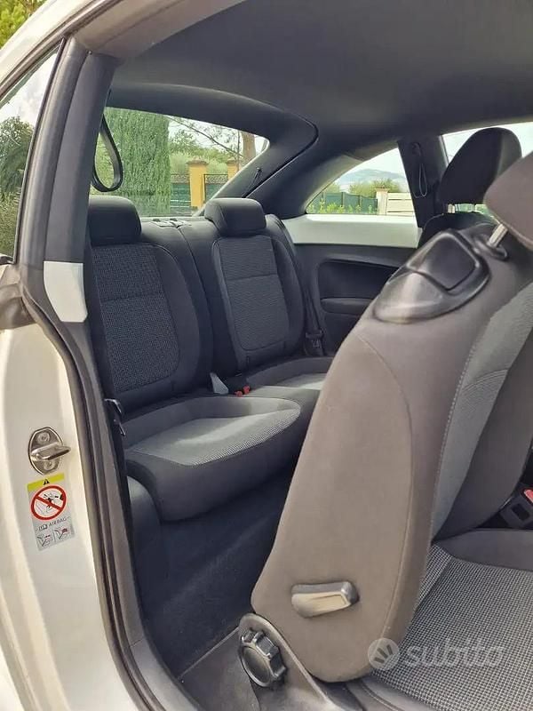 Usata VW Beetle Edition 140 CV (102 kW) 2014 Bianco Utilitaria