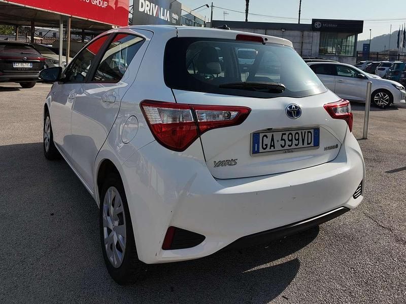 Usata Toyota Yaris Hybrid Business Edition 73 CV (53 kW) 2020 Bianco Berlina