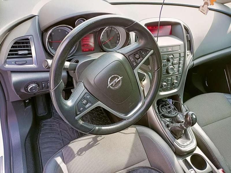 Usata Opel Astra Cosmo 110 CV (80 kW) 2011 Bianco Berlina